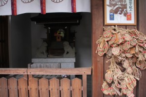 旅行安全・交通安全の守り神 「還来(もどろき)神社」